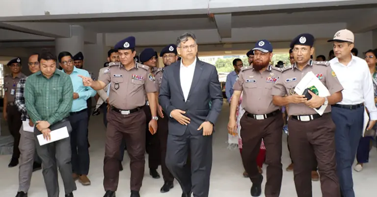 সিটিটিসি ভবন পরিদর্শনে স্বরাষ্ট্রমন্ত্রী